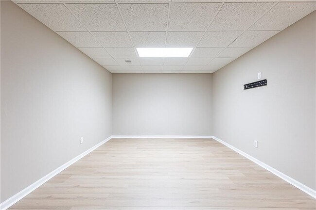 Building Photo - 9360 Nesbit Lakes Dr
