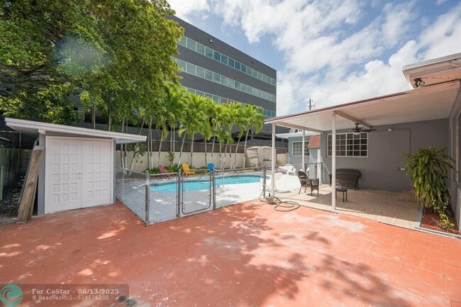Building Photo - 2150 SW 21st Ter