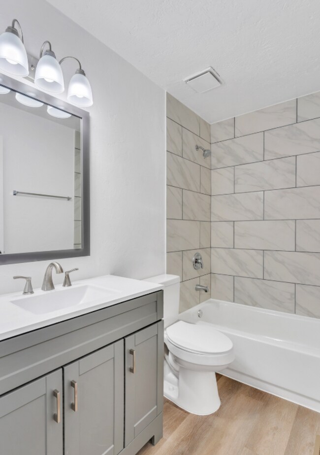 Building Photo - Remodeled 2-bedroom, 1-bathroom apartment ...