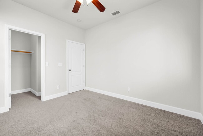 Building Photo - 9 Dulcibbella Pl