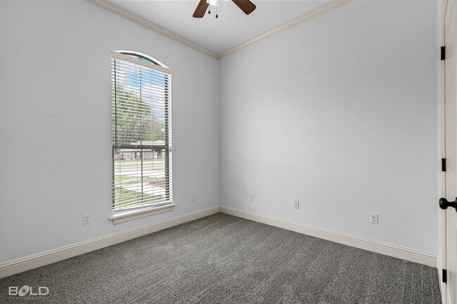 Building Photo - 6484 Soda Point Dr