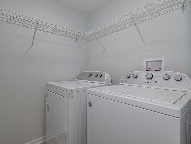 Building Photo - 5095 Fairways Cir