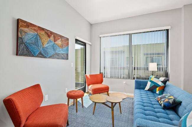 Building Photo - 889 Date St