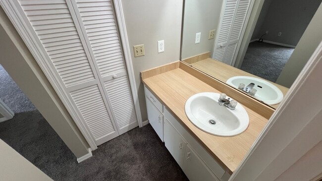 Building Photo - 112 Dahlia Village Cir