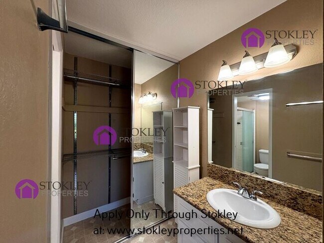 Building Photo - 1542 Ashwood Dr