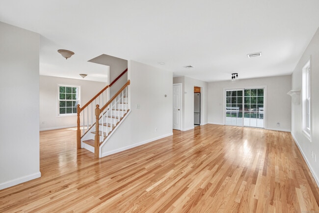 Building Photo - 18 Kathryn Dr