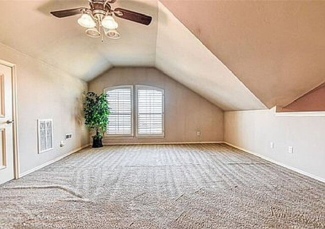 Building Photo - Gated Community! No Lawn Care!! Beautiful ...