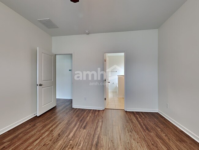 Building Photo - 9684 Spencer Woods Rd