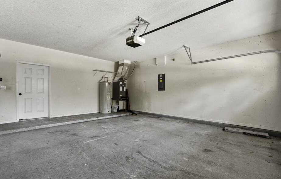 Building Photo - 1601 Majestic View Ln