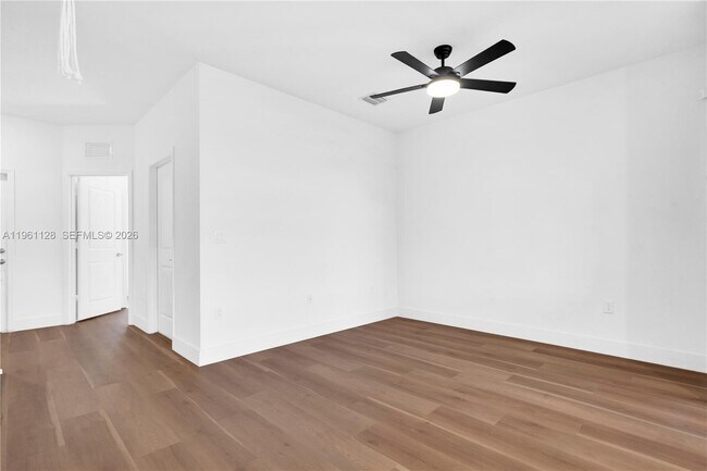 Building Photo - 859 NE 211th St