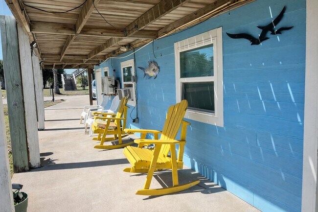 Building Photo - 4111 Oleander Dr