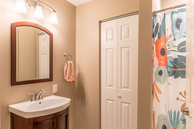 Building Photo - 1992 Asheville Dr