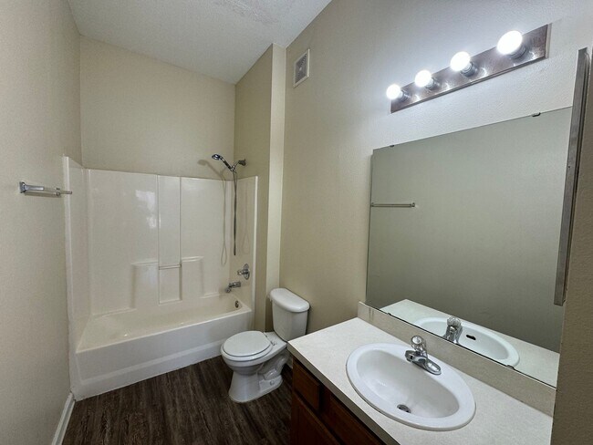 Building Photo - Move In Special! 1/2 Off 1st Months Rent T...