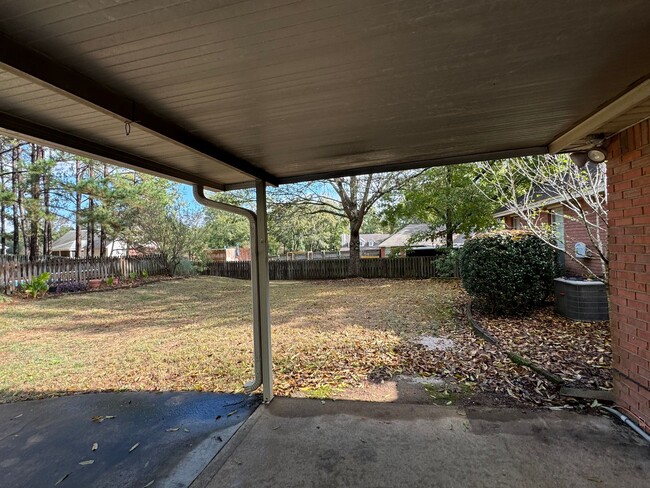 Building Photo - Deatsville Home with Pool and Large Garage