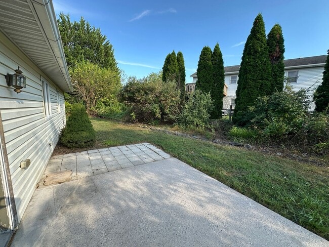 Building Photo - 2 Bedroom, 1 Bath Ranch Home