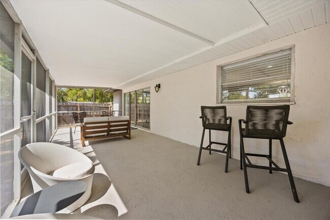Building Photo - 520 Balsawood Ct