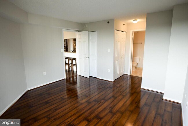 Building Photo - 10101 Grosvenor Pl