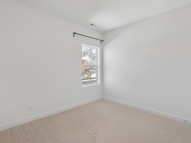 Building Photo - 4638 Tulip Ln