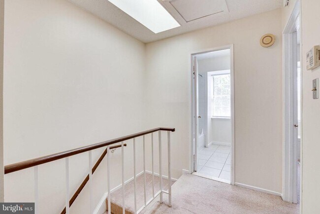 Building Photo - 2374 Hunters Square Ct