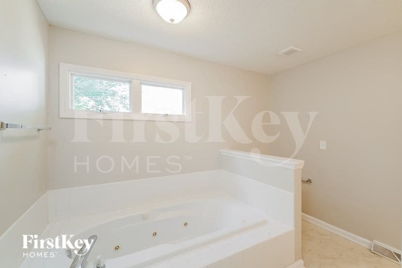 Building Photo - 1510 Barry Oak Ct