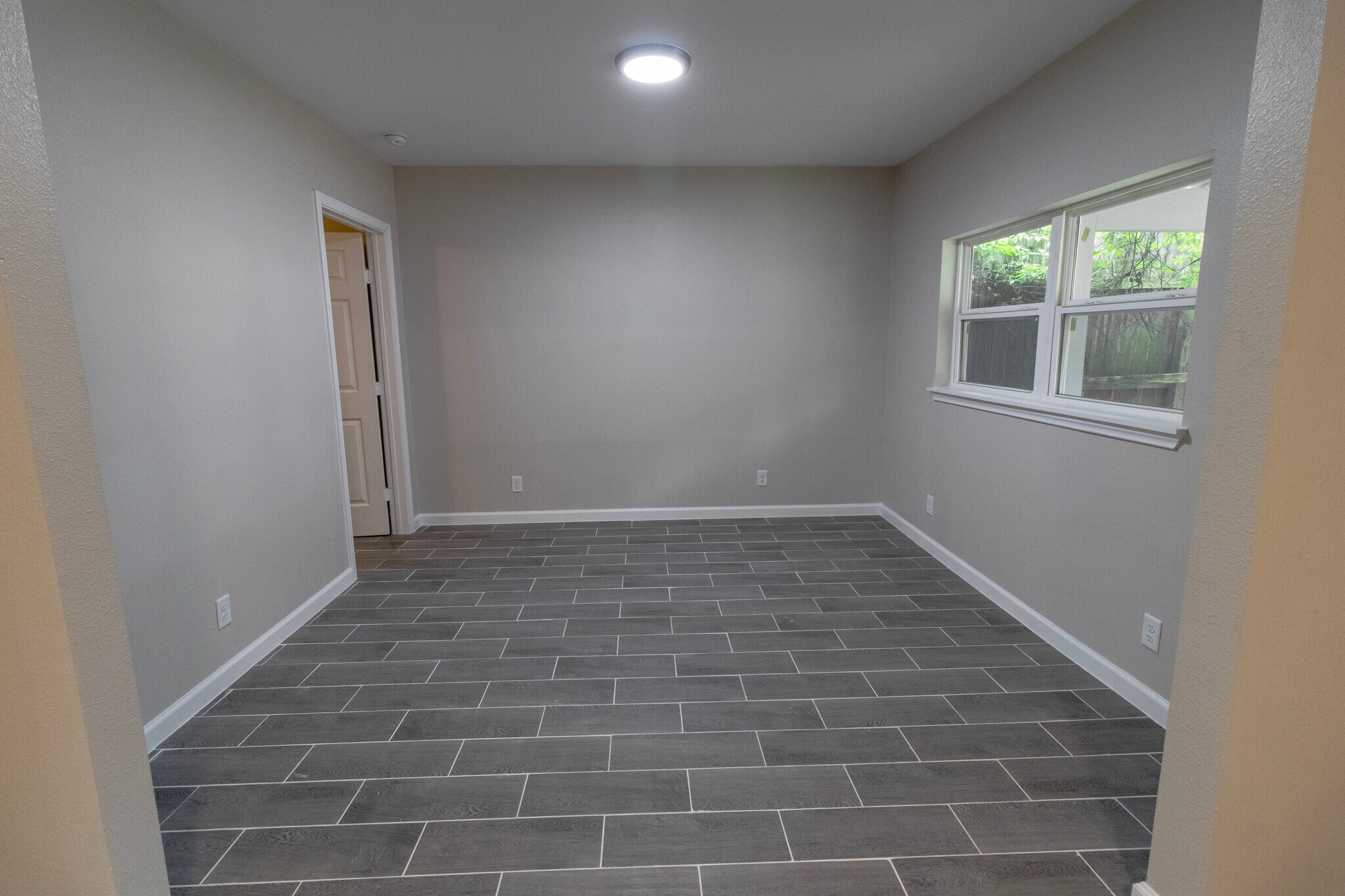 Living Room - 1011 1/2 North Roberson St