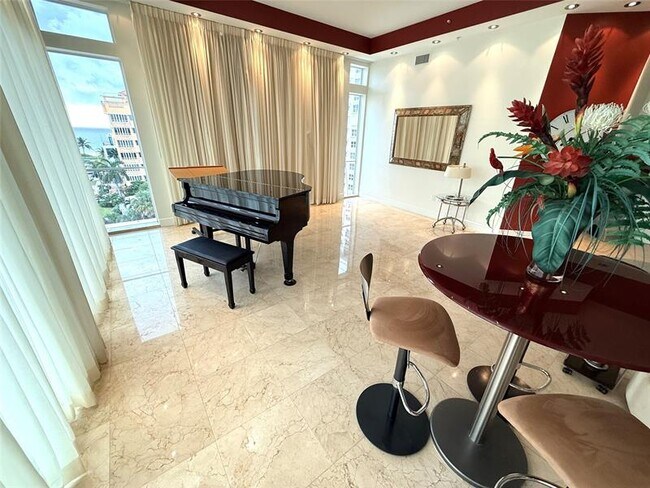 Building Photo - 3210 NE 5th St