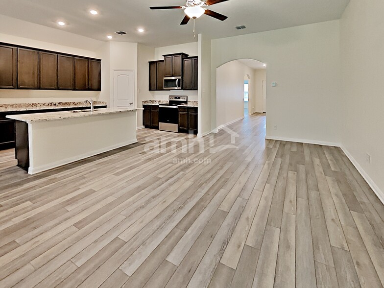 Building Photo - 7934 Cactus Plum Dr