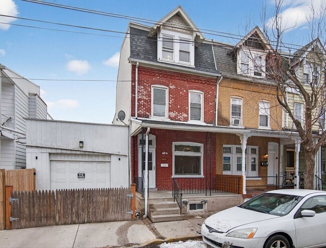 Building Photo - 608 Park St