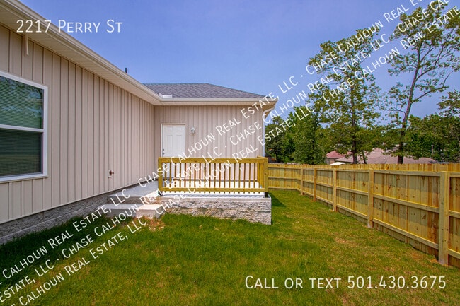 Building Photo - 2217 Perry St