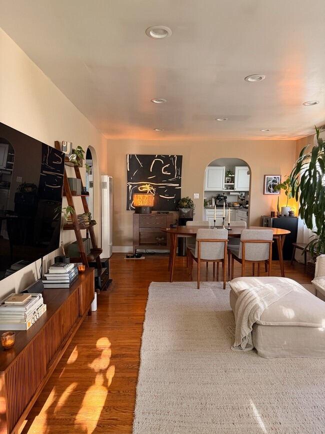 Building Photo - 957 N Avenue 49