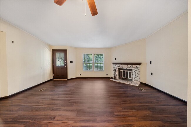 Building Photo - 110 Charlies Ln