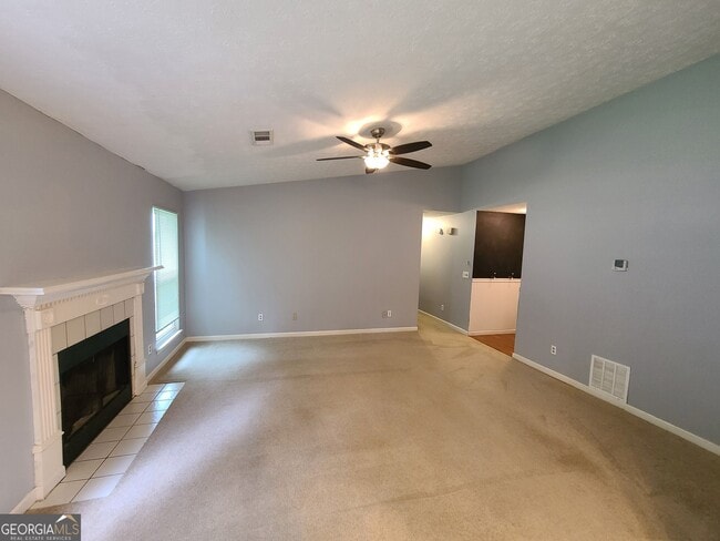 Building Photo - 216 Valley View