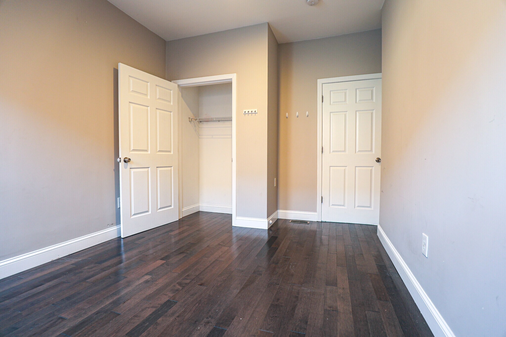 Building Photo - 77 Linden St