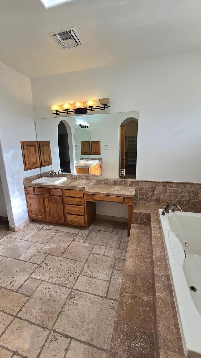 Building Photo - 4485 E Quail Brush Rd