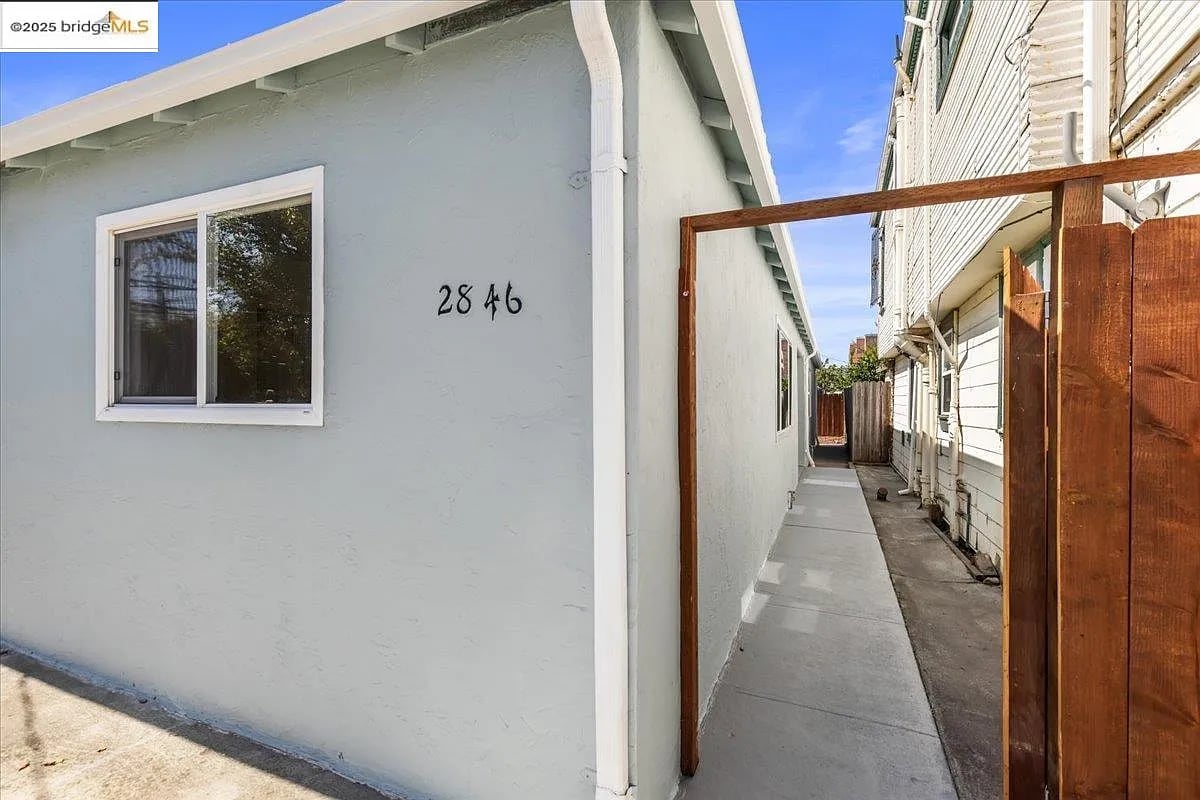 Building Photo - 2846 McGee Ave