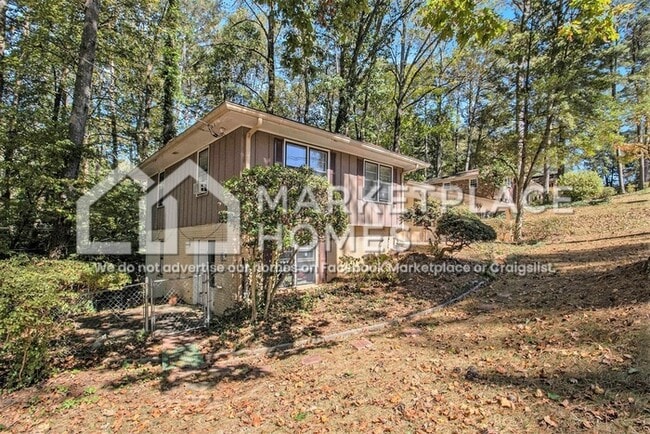 Building Photo - 2542 Melinda Dr NE