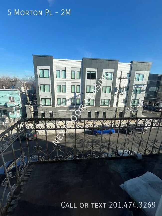 Building Photo - 5 Morton Pl