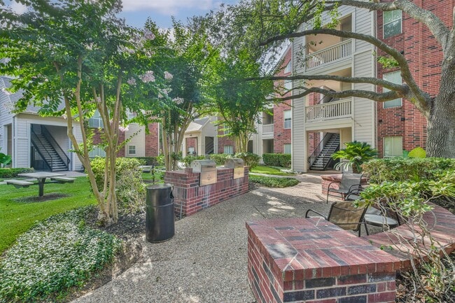 Building Photo - 1330 Old Spanish Trl