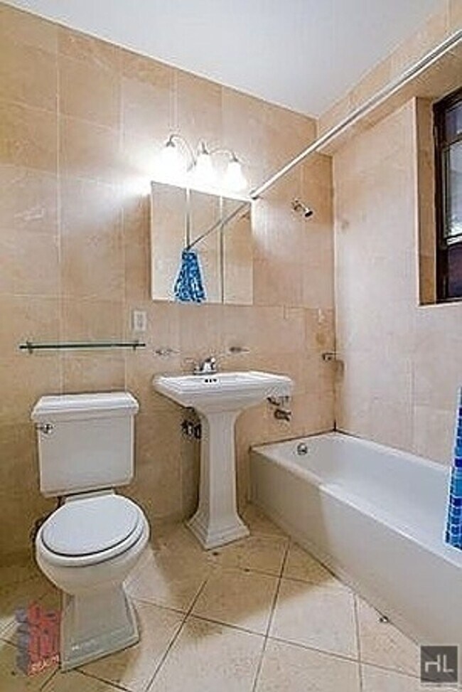 Building Photo - Mott Street