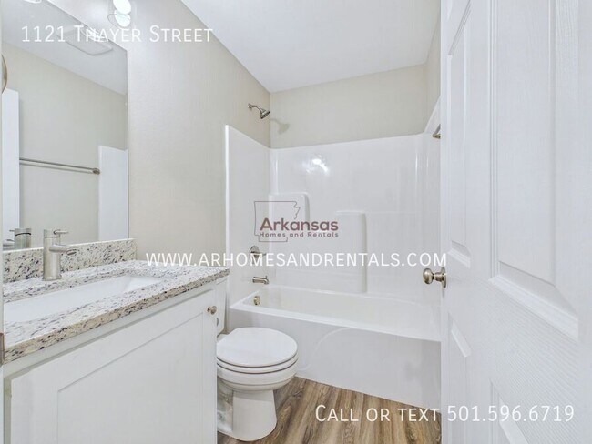 Building Photo - 1121 Thayer St