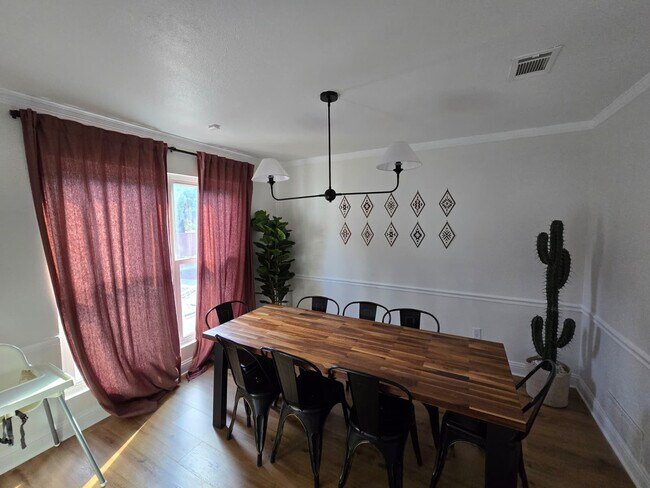 Building Photo - 6872 Greenleaf Dr