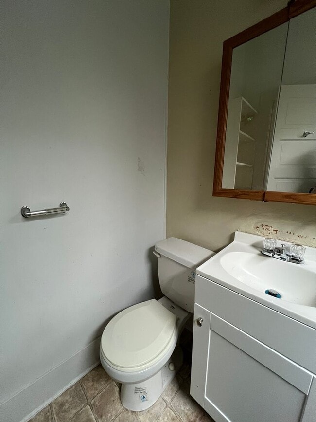 Building Photo - 315