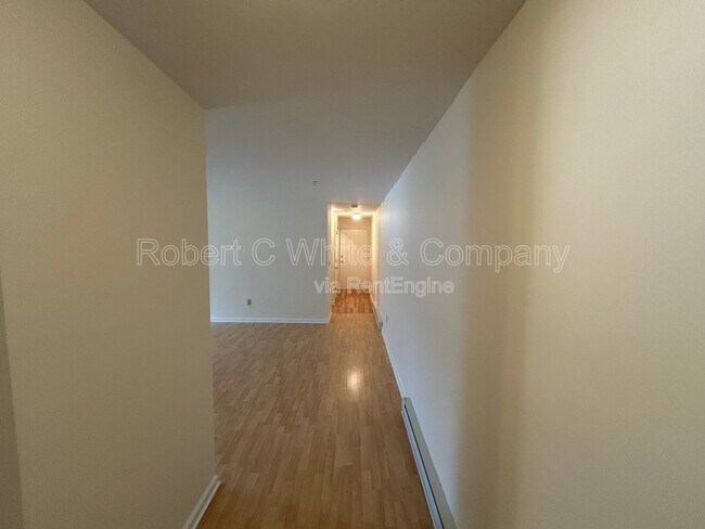 Building Photo - 14 Newtown Rd