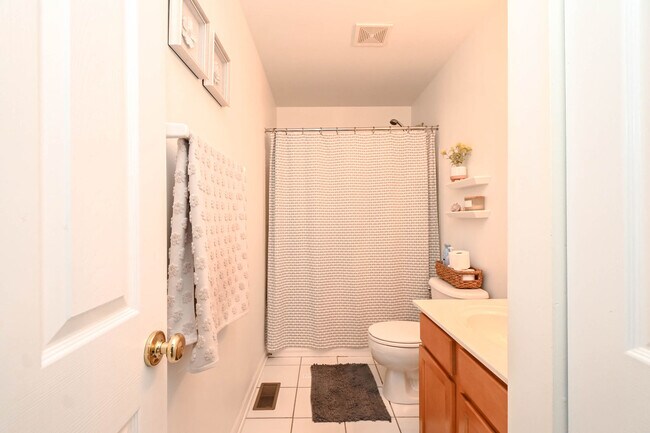 Building Photo - 714 S Rosehall Ln