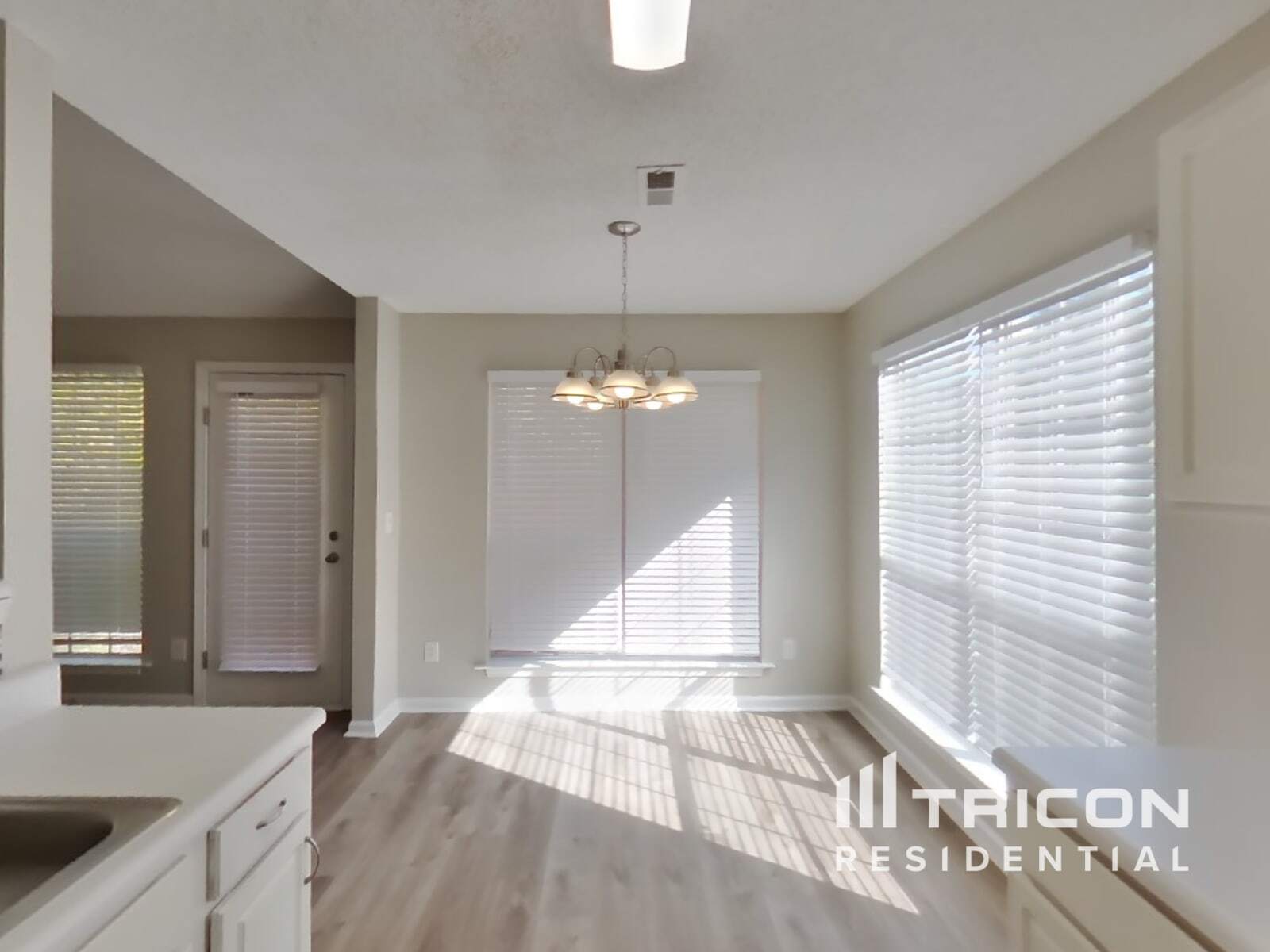 Building Photo - 4050 Monarch Dr