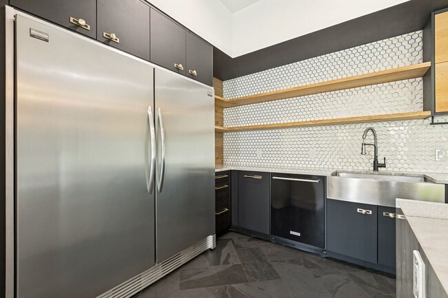 Building Photo - LUXURY TOWNHOME IN LONE STAR DISTRICT
