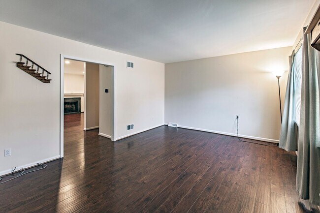 Building Photo - 3 bedroom, 2 bath townhome in Pike Creek