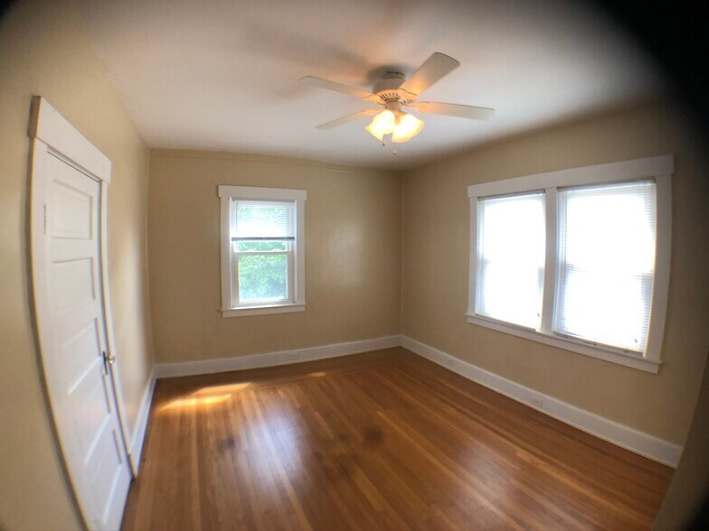 Bedroom - 402 S Fort Thomas Ave