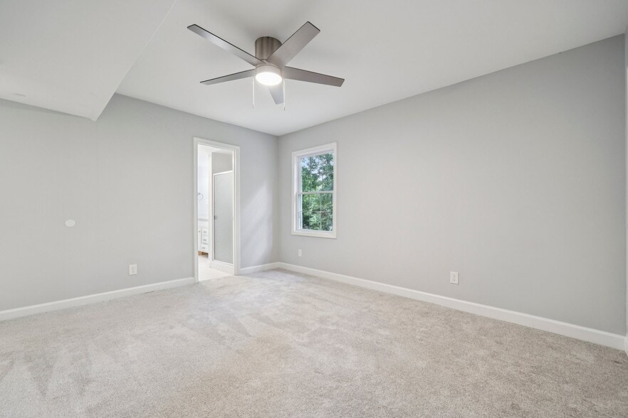 Bedroom 4 with en suite Bath - 8323 Cliffside Dr