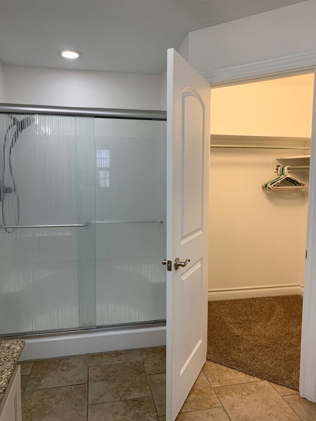 Building Photo - 116 Mariposa Dr